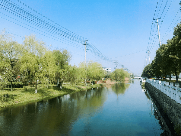 公司就在家门口,上班路程说走就走 公司就在家门口,上班路程说走就走