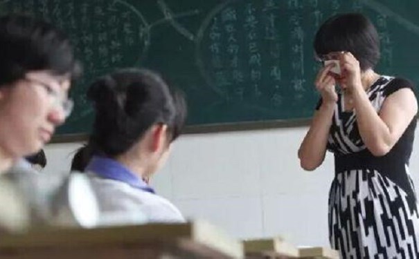 江苏江河提醒考生们不要忘了陪伴您的老师 江苏江河提醒考生们不要忘了陪伴您的老师