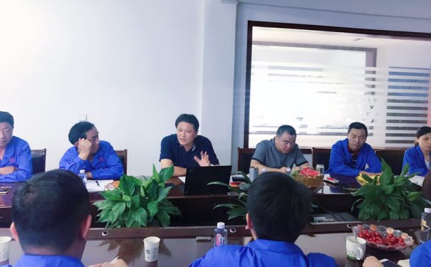 鲍教授与江苏江河机械员工合影 鲍教授与江苏江河机械员工合影